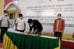 SKK Migas-PetroChina Jabung Ltd serahkan bantuan program Tanggung Jawab Sosial 2021