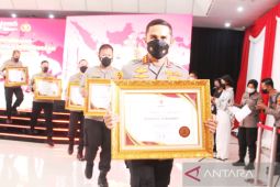 Kapolresta Samarinda terima penghargaan Pelayanan Prima Publik 2021