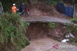 Banjir hingga longsor terjang Parungkuda Sukabumi