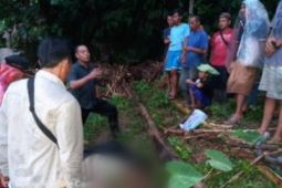 Warga saat memancing ikan meninggal dunia di Desa Lau Damak Bahorok