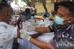 Lantamal IX gelar vaksinasi di terminal transit Passo Ambon
