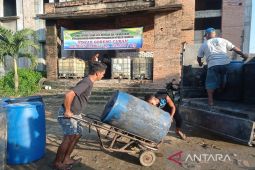 Distributor minyak goreng layani pembelian pedagang grosir dengan perjanjian ketat