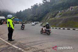 Arus kendaraan Jalur Puncak-Cianjur normal saat akhir pekan