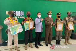 1.800 anggota Satlinmas Bekasi secara bertahap jadi peserta BPJAMSOSTEK