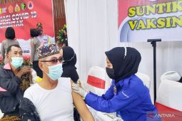 Pakar: Jaga tren penurunan kasus COVID dengan vaksinasi lengkap
