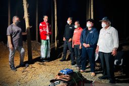Presiden Jokowi berkemah  menikmati malam di IKN