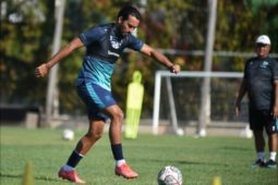 Ezra dipastikan absen bela Persib hadapi Persebaya