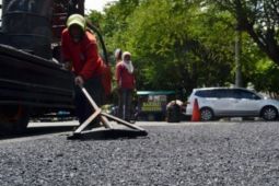 366 ruas jalan di Kota Surabaya sebagian kondisinya rusak