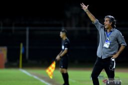 Pelatih Bali United ceritakan kisahnya bertemu istri di Surabaya