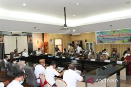Pemkab Gorontalo Utara berhentikan aparat desa tidak vaksinasi COVID-19
