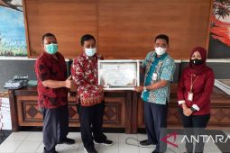 Pemkab Probolinggo beri penghargaan enam kecamatan lunas bayar PBB-P2