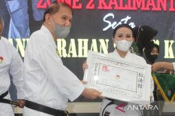 Karolin dapat penganugerahan sabuk "Dan 5" dari INKAI