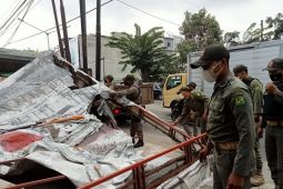 Satpol PP tertibkan pedagang kaki lima di Medan Deli