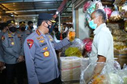 Kapolri cek ketersediaan minyak goreng di pasar tradisional