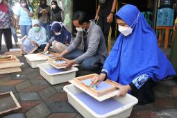 Pelatihan Daur Ulang Kertas