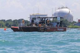 Tim Pertamina tangani rembesan minyak di perairan Balongan Indramayu