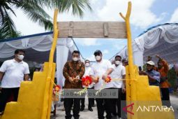 Gubernur Erzaldi resmikan tambatan perahu hasil gotong royong masyarakat Desa Bantan