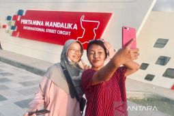 Dinding "Mandalika" jadi serbuan pengunjung berfoto