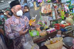Bupati Gresik pastikan ketersediaan minyak goreng jelang Ramadhan