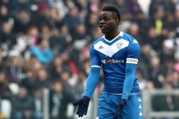Mario Balotelli kembali ke Serie A langsung diganjar kartu kuning