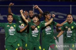 Liga 1: Aji Santoso puas cara pemain Persebaya menghadapi Persib