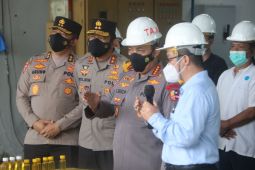 Kapolri minta warga lapor bila distribusi minyak curah ngaco