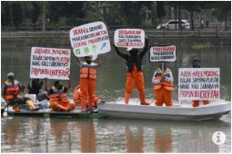 Komunitas Nol Sampah Surabaya kumpulkan 10 karung sampah plastik dari Muara Sungai Wonorejo