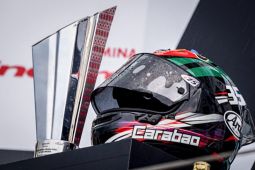 Sandiaga apresiasi piala MotoGP Mandalika buatan pengrajin Bali