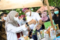 Menko Luhut motivasi dan borong produk UMKM Banyuwangi