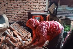 Angin puting beliung rusak rumah janda di Tapsel