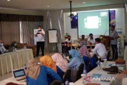 Pelaku usaha di Garut diberi pelatihan untuk bisa ekspor produk