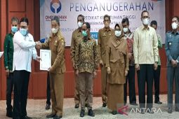 Pemkab Gayo Lues terima penghargaan kepatuhan standar pelayanan publik dari Ombudsman