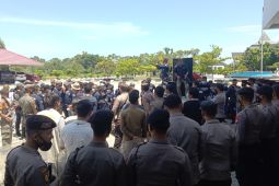 Koalisi Masyarakat Sipil demo di kantor bupati Mukomuko