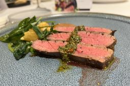 Sajian makan malam dengan rasa Indonesia dan Australia