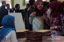 Disnakertrans Karawang menyalurkan 17.498 pencari kerja