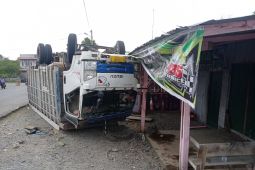 Truk tabrak pejalan kaki dan rumah warga di Bener Meriah