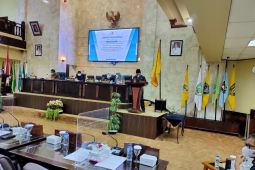 Gubernur sampaikan jawaban terkait Raperda penambahan modal Bank Kalsel