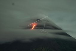 Gunung Merapi 10 kali luncurkan lava pijar