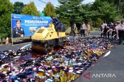 Polres Tapin musnahkan 4.252 botol miras