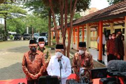 Maruf Amin resmikan bank wakaf mikro pondok karya pembangunan