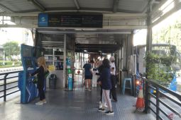 Jakarta starts easing COVID restrictions in stages