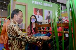 Kahiyang Ayu kenalkan kerajinan unggulan ke Presiden di Inacraft 2022