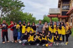 Tim bola voli Persit KCK cabang XXVI Dim 1003 raih juara