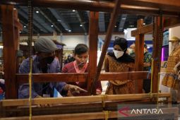 Pemkot Kediri boyong alat tenun ke Inacraft 2022