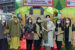 Dekranasda Dairi kenalkan tenun ulos ramah lingkungan di Inacraft 2022
