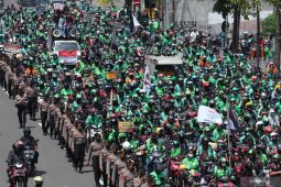 Unjuk Rasa Pengemudi Daring di Surabaya
