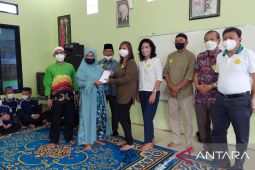 Yayasan Wasaka bantu lansia dan panti asuhan