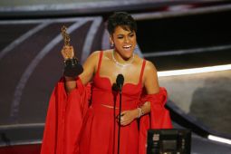 Ariana DeBose meraih penghargaan aktris pendukung terbaik Oscar 2022