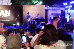Kecelakaan di perjalanan, personel band d'Masiv tetap tampil di Banyuwangi