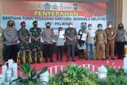Polres Langkat salurkan bantuan kepada 19.500 pedagang kecil dan nelayan